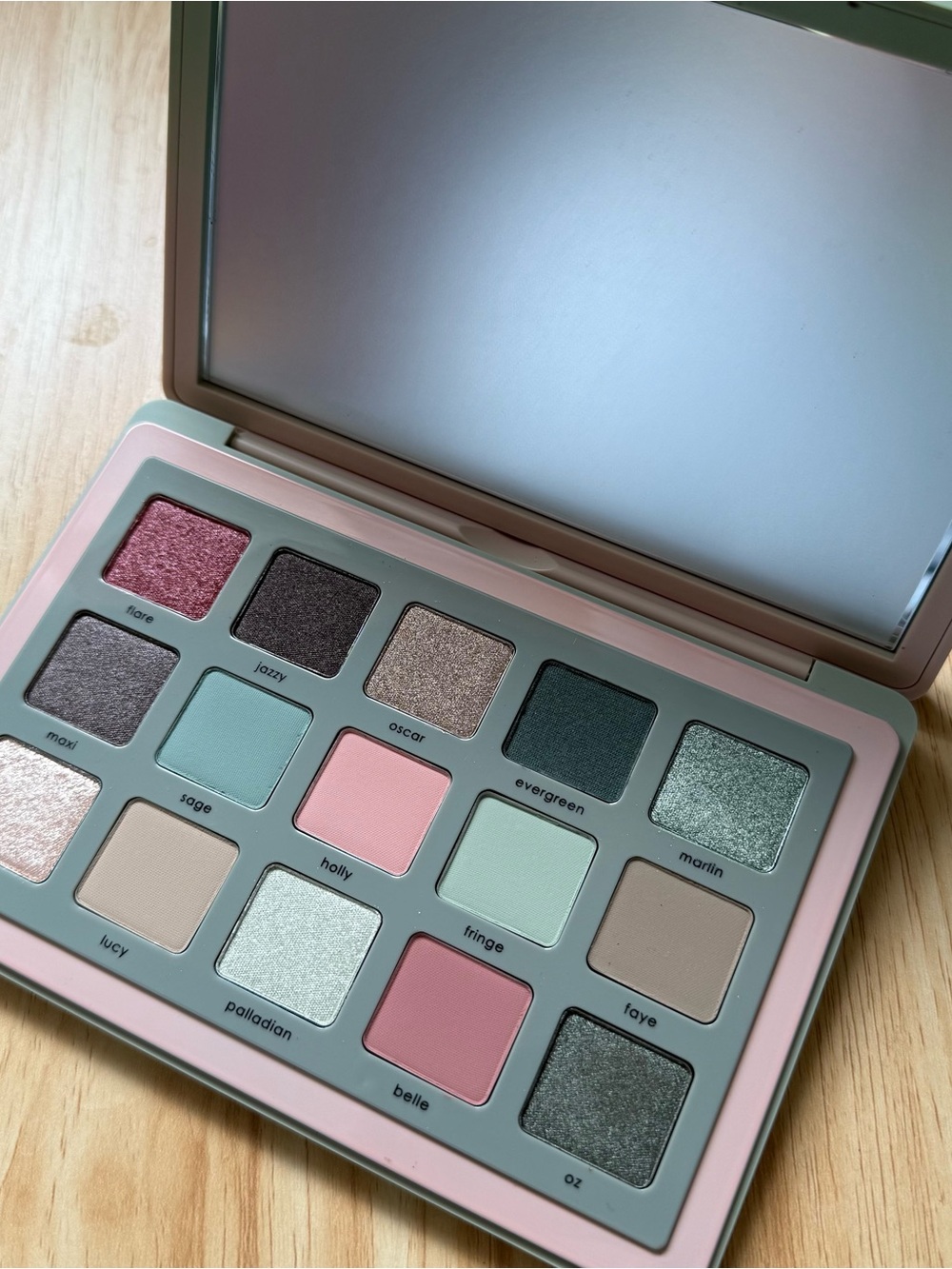 Natasha Denona Retro Glam Palette — Pink, Sage, Mint & Neutral Shadows - Picture 4 of 5